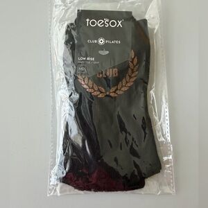 ToeSox Club Pilates 500 Classes Low Rise Grip Socks